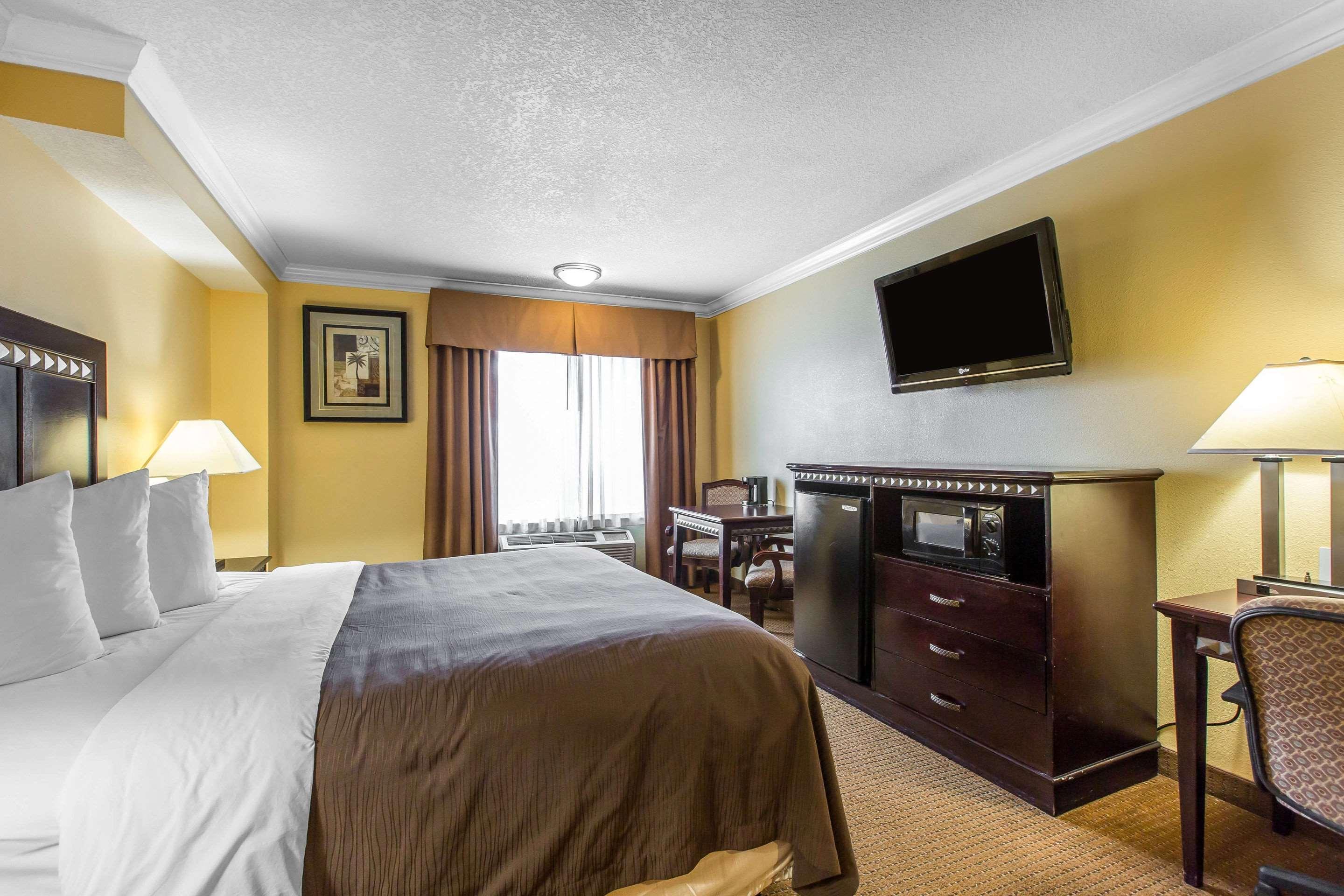 Quality Inn & Suites Bell Gardens-Los Angeles エクステリア 写真